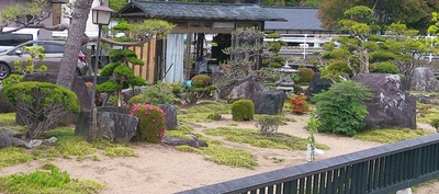 Thousegarden.jpg